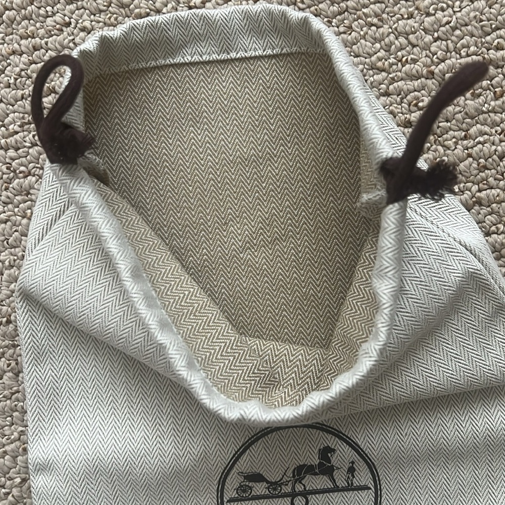 Hemes large shoe dust bag (set) 8.5in x 15.5in - Picture 6 of 6